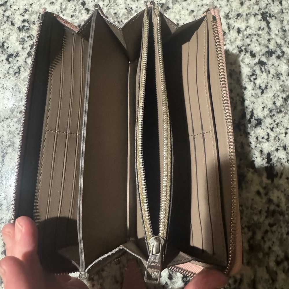 Louis Vuitton Comete Zippy Long Wallet with Silver Accent - Picture 9 of 11